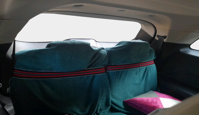 2023 Mahindra XUV700 AX 7 P MT 7 STR, Petrol, Manual, 17,379 km, interior