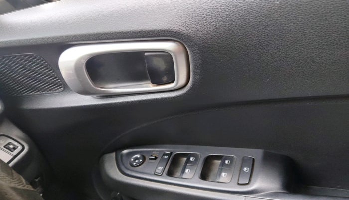 2020 Hyundai VENUE S 1.2, Petrol, Manual, 74,148 km, interior