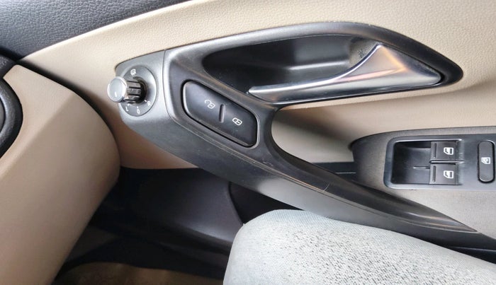 2013 Volkswagen Polo HIGHLINE1.2L, Petrol, Manual, 78,928 km, interior