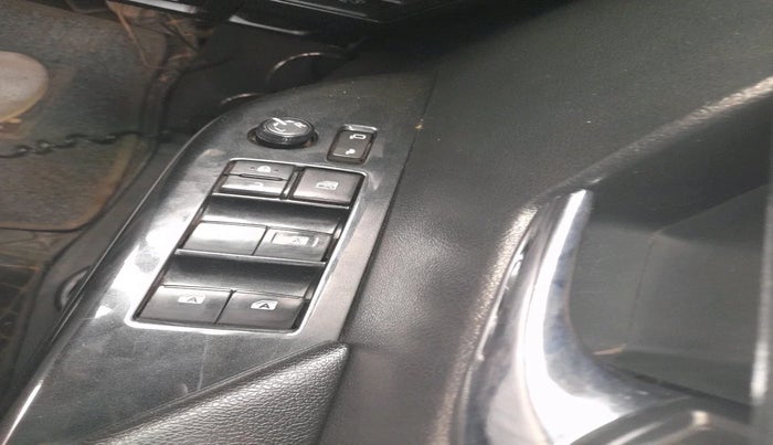 2022 Toyota HILUX HIGH 4X4 MT, Diesel, Manual, 68,001 km, interior