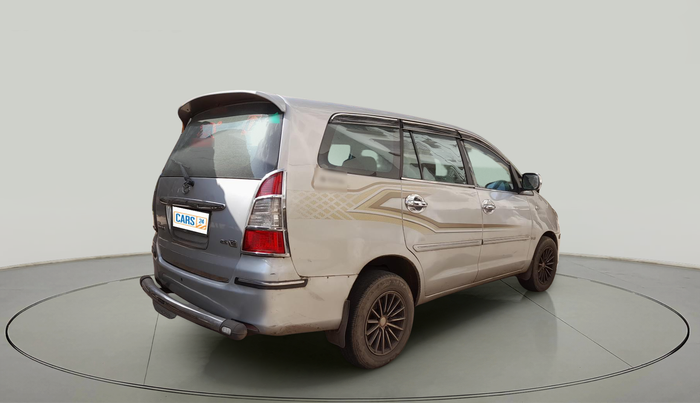 2011 Toyota Innova V 2.5 8 STR, Diesel, Manual, 1,24,290 km, exterior