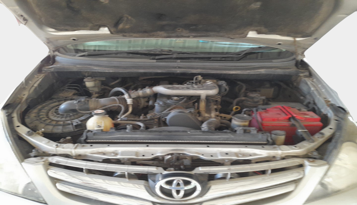 2011 Toyota Innova V 2.5 8 STR, Diesel, Manual, 1,24,290 km, exterior