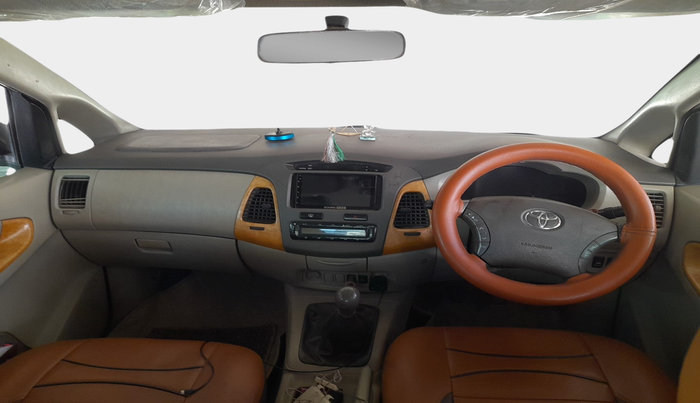 2011 Toyota Innova V 2.5 8 STR, Diesel, Manual, 1,24,290 km, interior