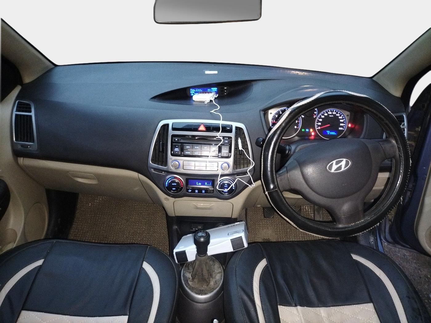 2013 Hyundai i20 MAGNA 1.2, Petrol, Manual, 57,390 km, interior