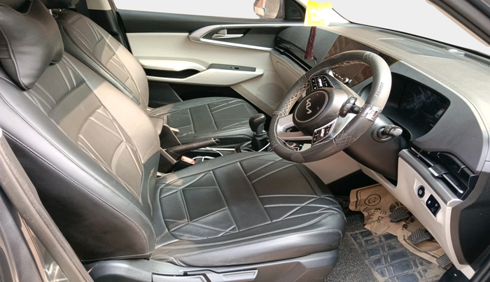 2022 KIA CARENS PRESTIGE PLUS 1.4 PETROL 7 STR, Petrol, Manual, 20,937 km, interior