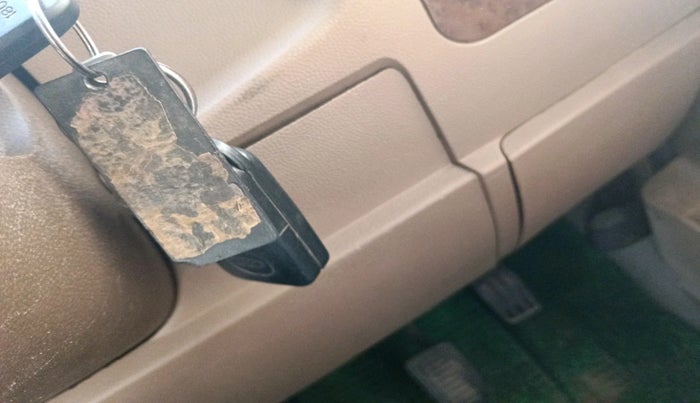 2013 Mahindra Bolero ZLX BS IV, Diesel, Manual, 81,918 km, interior