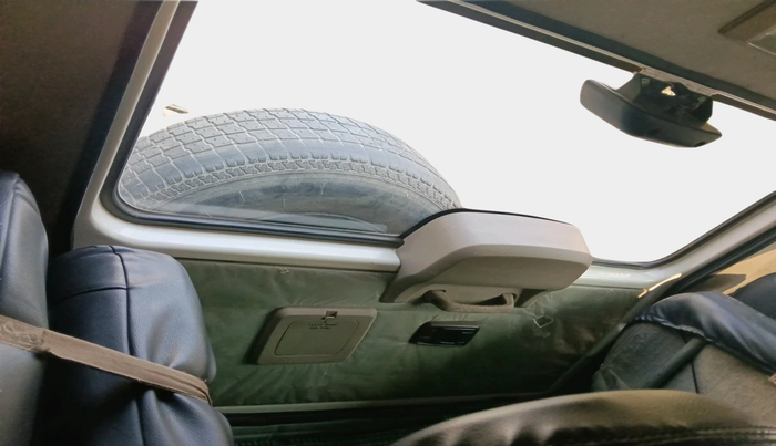 2013 Mahindra Bolero ZLX BS IV, Diesel, Manual, 81,918 km, interior