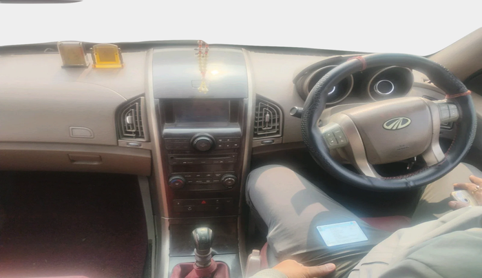 2013 Mahindra XUV500 W8, Diesel, Manual, 1,25,825 km, interior
