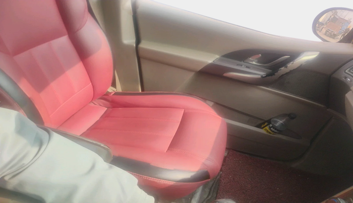 2013 Mahindra XUV500 W8, Diesel, Manual, 1,25,825 km, interior