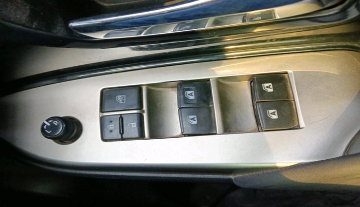 2017 Toyota Innova Crysta 2.4 VX 8 STR, Diesel, Manual, 1,08,675 km, interior