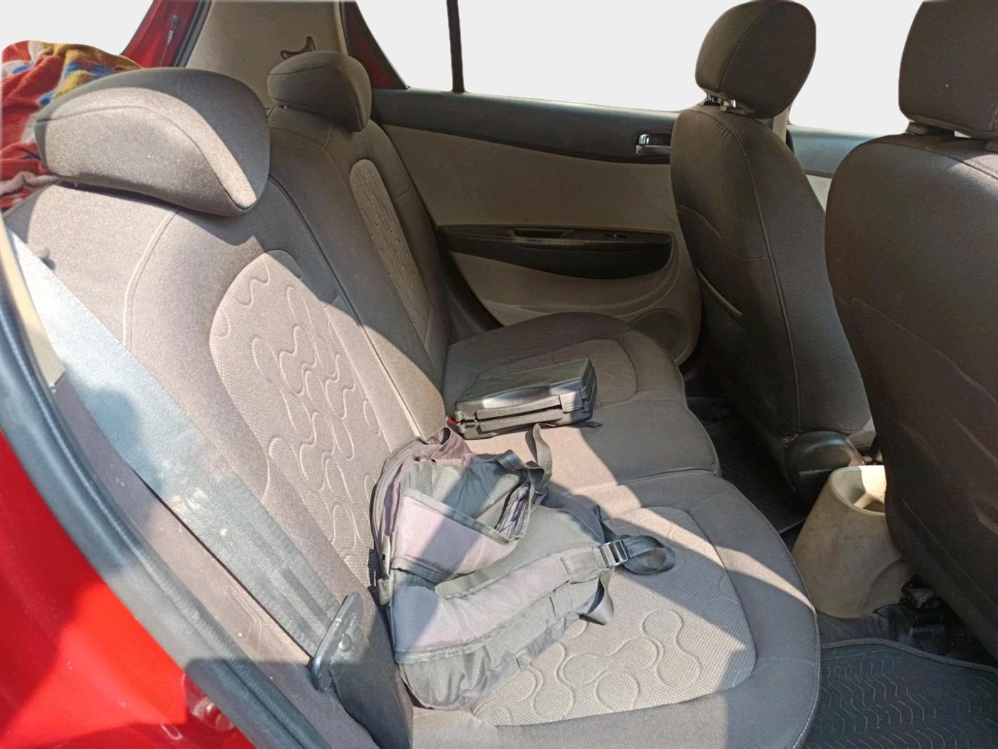 2011 Hyundai i20 ASTA 1.2, Petrol, Manual, 1,00,932 km, interior