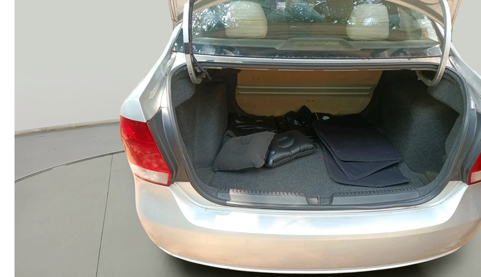 2011 Volkswagen Vento TRENDLINE 1.6, Petrol, Manual, 1,20,208 km, exterior