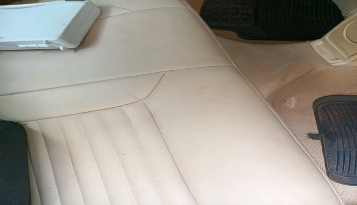 2011 Volkswagen Vento TRENDLINE 1.6, Petrol, Manual, 1,20,208 km, interior