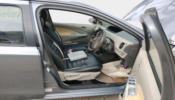 2013 Toyota Etios Liva GD, Diesel, Manual, 1,20,525 km, interior