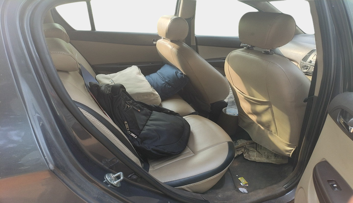 2010 Hyundai i20 MAGNA 1.2, Petrol, Manual, 10,00,104 km, interior