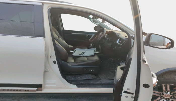 2017 Toyota Fortuner 2.8 4X2 AT, Diesel, Automatic, 1,07,032 km, interior