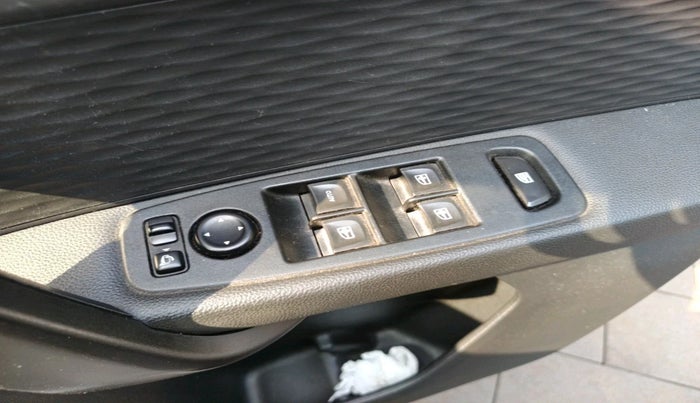 2022 Renault Kiger RXZ MT, Petrol, Manual, 43,367 km, interior