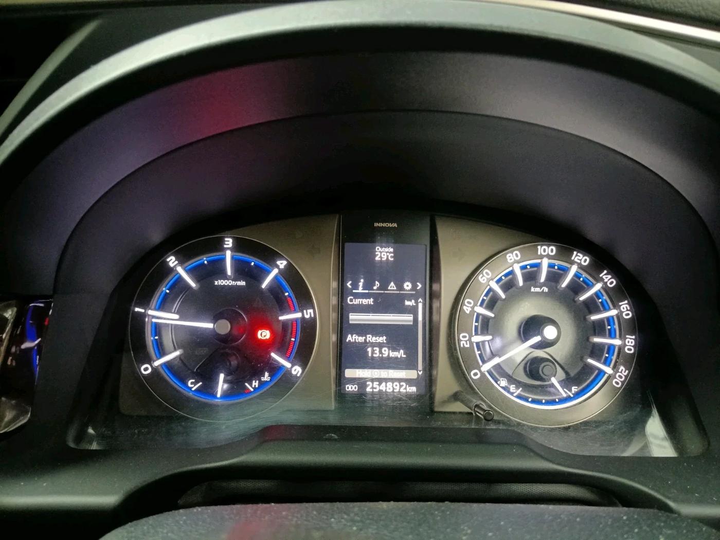 2017 Toyota Innova Crysta 2.4 VX 8 STR, Diesel, Manual, 2,54,892 km, interior