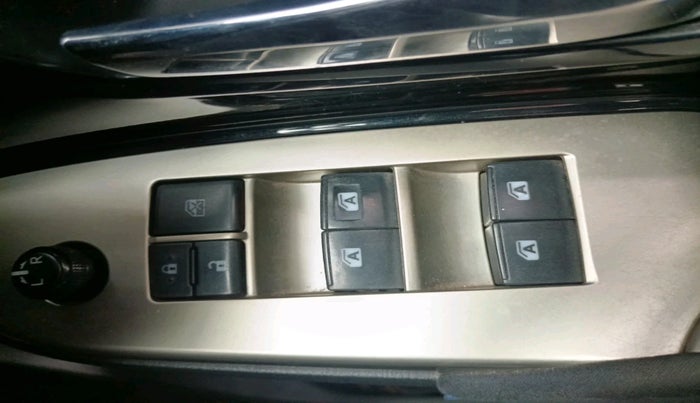 2017 Toyota Innova Crysta 2.4 VX 8 STR, Diesel, Manual, 2,54,892 km, interior