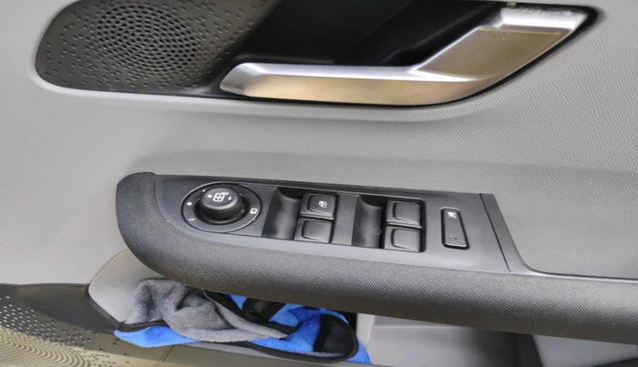 2020 Tata ALTROZ XZ PETROL, Petrol, Manual, 37,621 km, interior