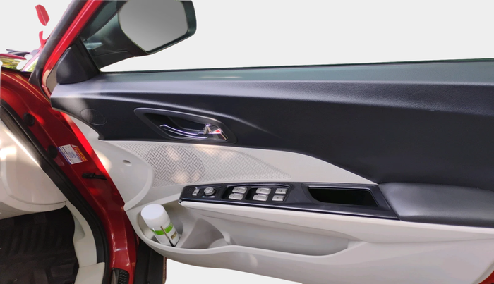 2020 Mahindra XUV300 W8 1.5 DIESEL, Diesel, Manual, 1,06,802 km, interior