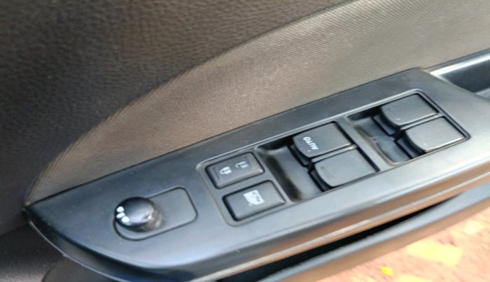 2012 Maruti Swift ZXI, Petrol, Manual, 62,172 km, interior