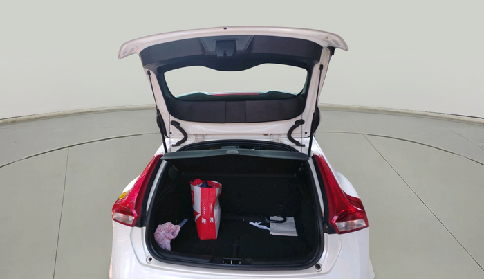 2016 Volvo V40 Cross Country D3, Diesel, Automatic, 95,779 km, exterior