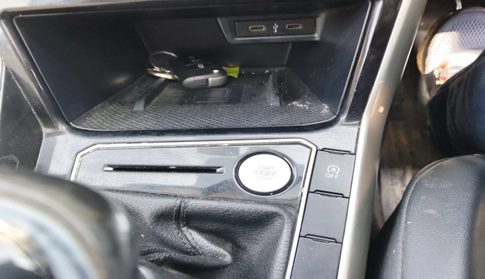 2022 Volkswagen VIRTUS TOPLINE TSI 1.0 MT, Petrol, Manual, 87,177 km, interior