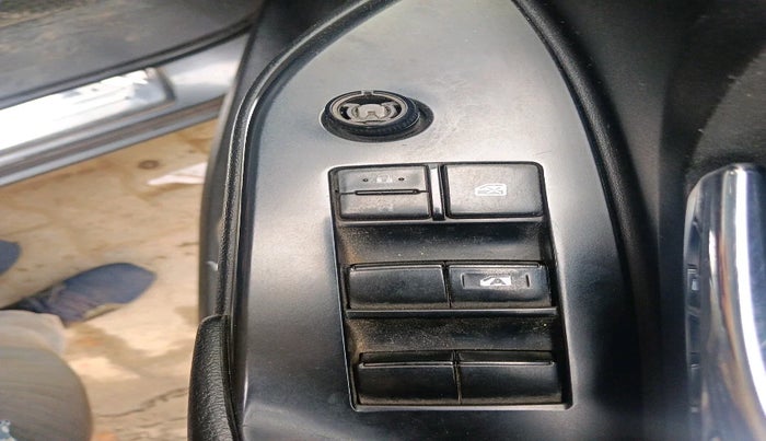 2017 Toyota Innova Crysta 2.4 GX 8 STR, Diesel, Manual, 1,65,058 km, interior