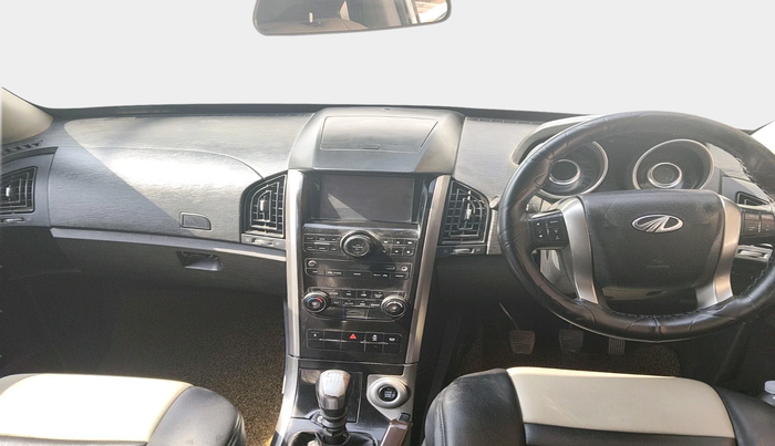 2018 Mahindra XUV500 W7, Diesel, Manual, 1,69,486 km, interior