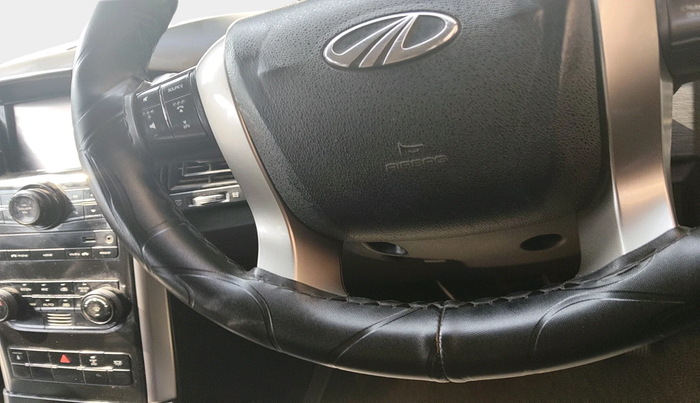 2018 Mahindra XUV500 W7, Diesel, Manual, 1,69,486 km, interior