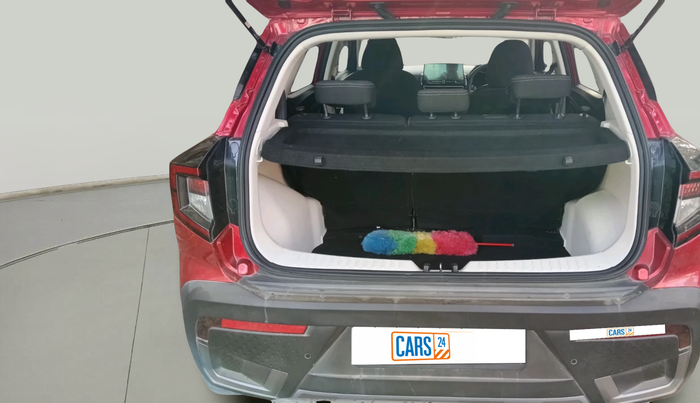 2024 Mahindra XUV 3XO AX5 1.2 L TCMPFi, Petrol, Manual, 26,838 km, exterior