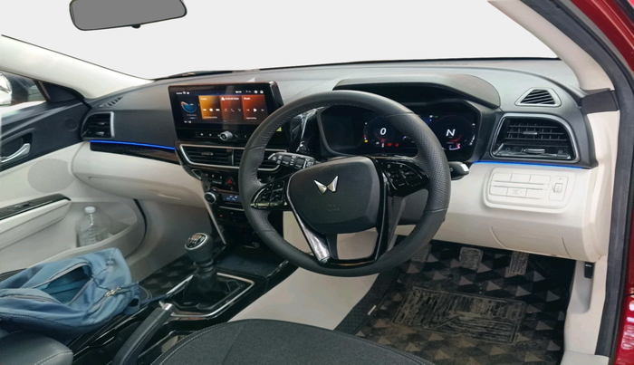 2024 Mahindra XUV 3XO AX5 1.2 L TCMPFi, Petrol, Manual, 26,838 km, interior