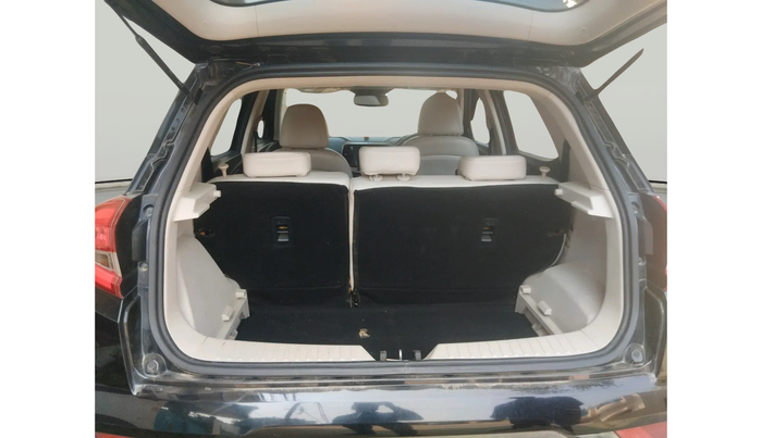 2021 Mahindra XUV300 W8 (O) 1.5 DIESEL, Diesel, Manual, 1,17,641 km, exterior