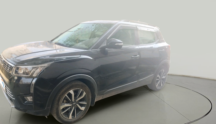 2021 Mahindra XUV300 W8 (O) 1.5 DIESEL, Diesel, Manual, 1,17,641 km, exterior