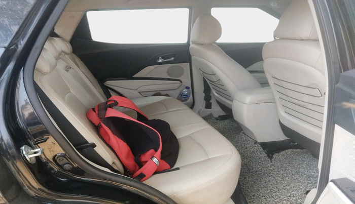 2021 Mahindra XUV300 W8 (O) 1.5 DIESEL, Diesel, Manual, 1,17,641 km, interior