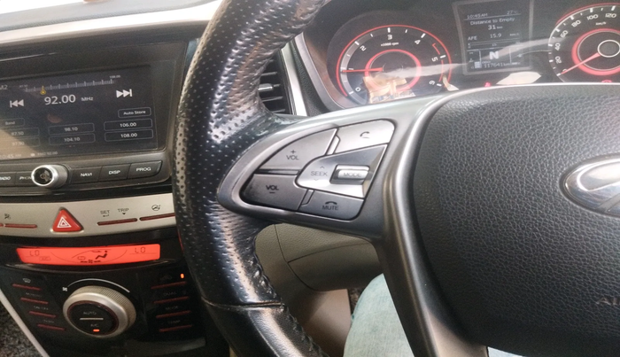 2021 Mahindra XUV300 W8 (O) 1.5 DIESEL, Diesel, Manual, 1,17,641 km, interior