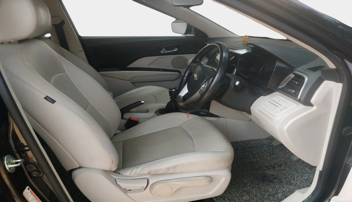 2021 Mahindra XUV300 W8 (O) 1.5 DIESEL, Diesel, Manual, 1,17,641 km, interior