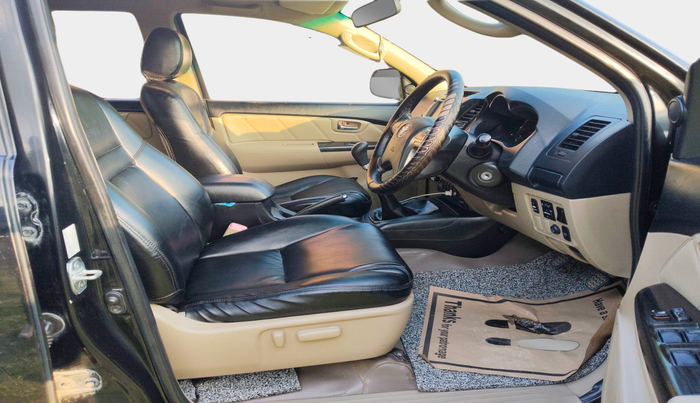 2015 Toyota Fortuner 3.0 4X2 MT, Diesel, Manual, 1,41,655 km, interior