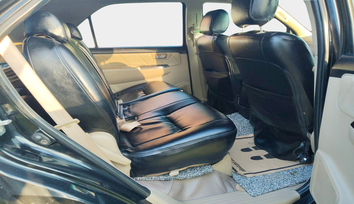 2015 Toyota Fortuner 3.0 4X2 MT, Diesel, Manual, 1,41,655 km, interior