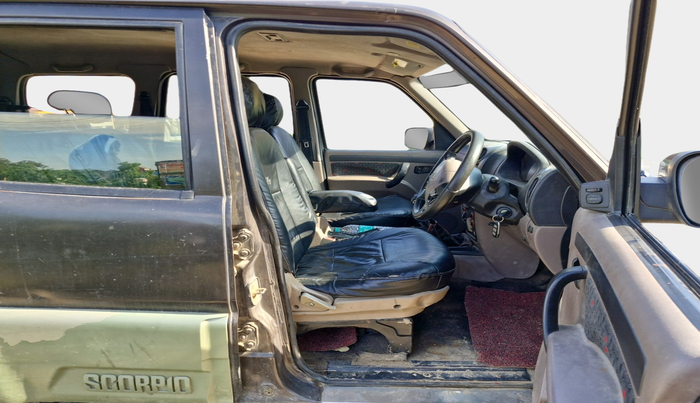 2011 Mahindra Scorpio VLX 2WD BS-III, Diesel, Manual, 1,44,247 km, interior