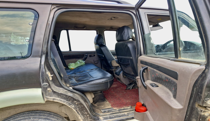 2011 Mahindra Scorpio VLX 2WD BS-III, Diesel, Manual, 1,44,247 km, interior