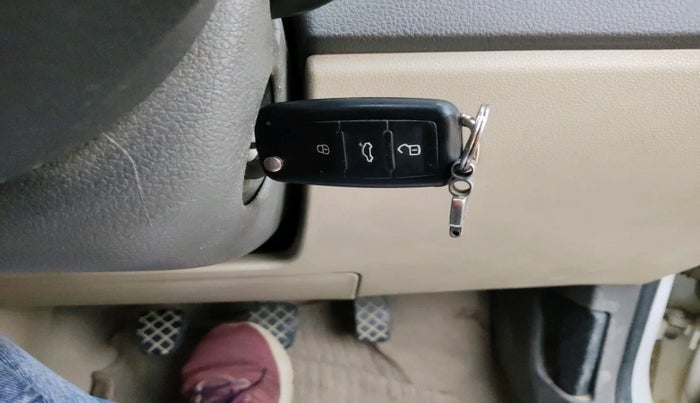 2011 Volkswagen Vento HIGHLINE DIESEL 1.6, Diesel, Manual, 1,22,261 km, interior