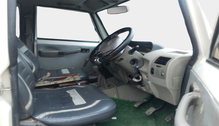 2013 Mahindra Bolero SLX BS-III, Diesel, Manual, 79,718 km, interior