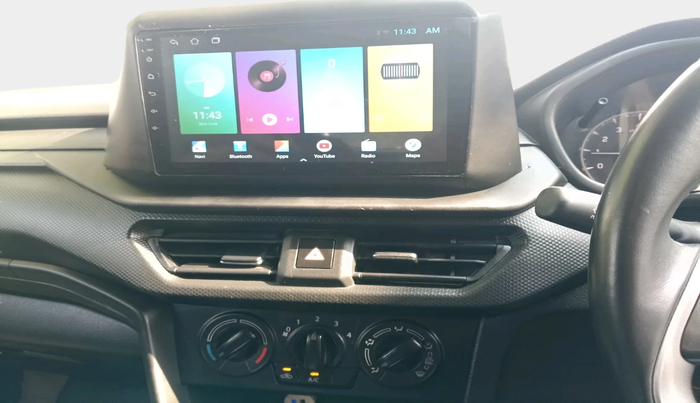 2022 Maruti BREZZA LXI SMART HYBRID, Petrol, Manual, 21,233 km, interior