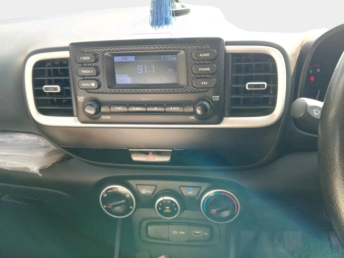 2022 Hyundai VENUE S 1.2, Petrol, Manual, 65,255 km, interior
