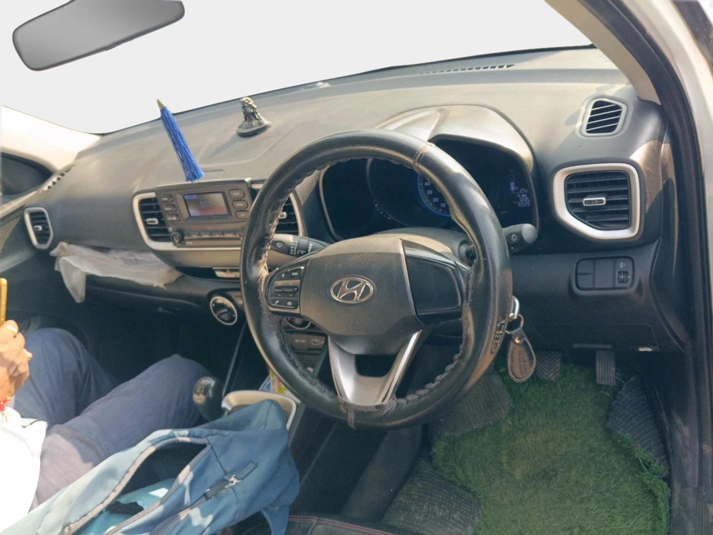 2022 Hyundai VENUE S 1.2, Petrol, Manual, 65,255 km, interior