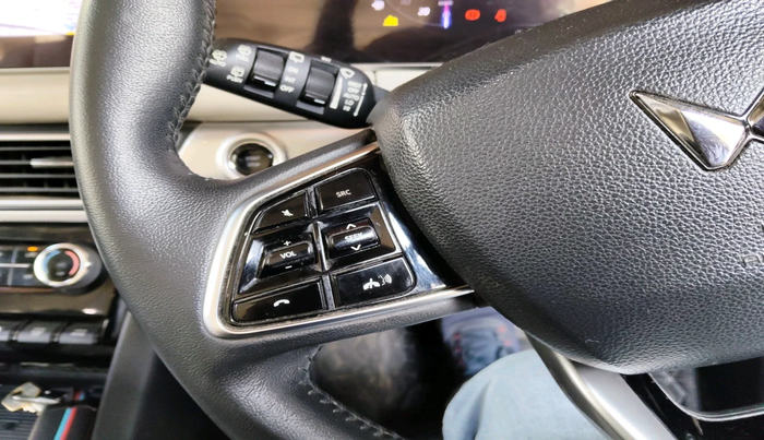 2022 Mahindra XUV700 AX 7 LUXURY D AT 7 STR, Diesel, Automatic, 54,475 km, interior