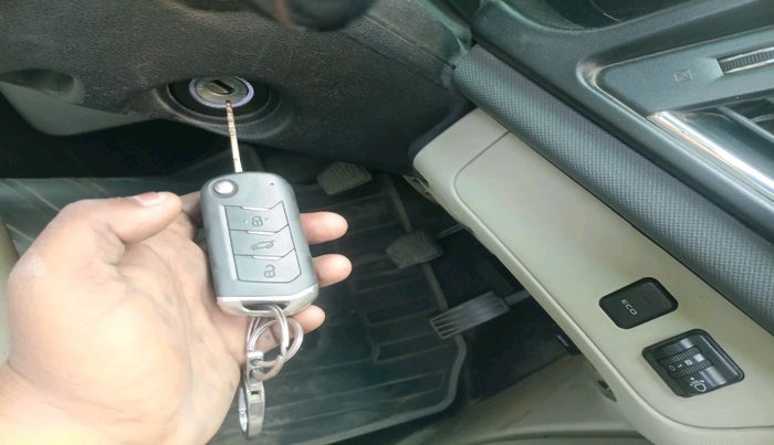 2018 Mahindra MARAZZO M8 7 STR, Diesel, Manual, 1,21,749 km, interior