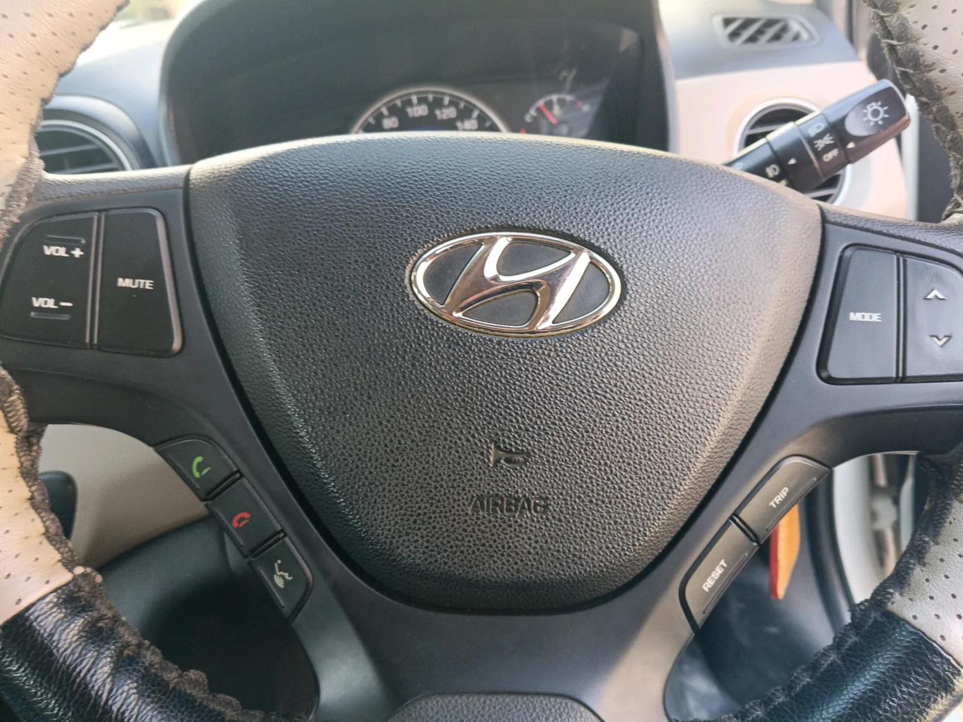2017 Hyundai Grand i10 SPORTZ U2 1.2 CRDI, Diesel, Manual, 52,479 km, interior